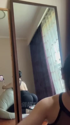 qiaoniutt - Do you like the view papi? Message me if you want some pic without