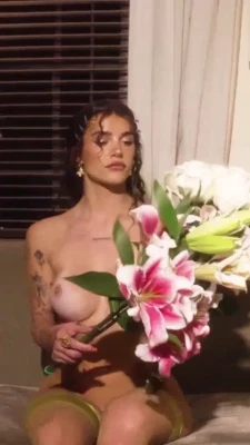 arikytsya - Titty drop Tuesday