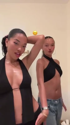 lilychee - I need someone to suck my nipples while spray my clit! Holy fuck I