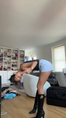 lilychee - Fuck me doggystyle in my pantyhose? 😏
