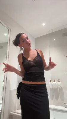 lilychee - Naughty Stripper in VIP room vibes in this one ;)