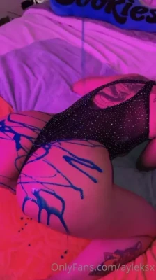 ayleksx - Bend me over Infront of the Christmas tree 🎄 like this ..