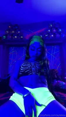 ayleksx - Horray! Shake your ass bc new posts coming all weekend 😏