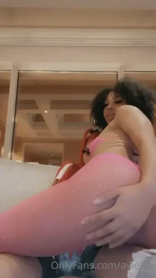 ayleksx - Netflix & chill while I ride you ..😉