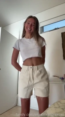 aussieamateurs - Like me flashing my wet pussy to you?