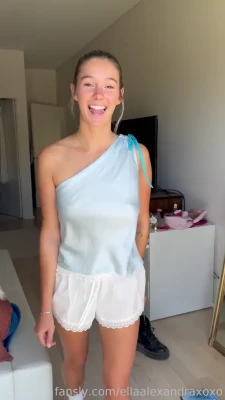 aussieamateurs - @jennanoelle pleases Princess so well, don't you wish you were in her