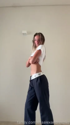 aussieamateurs - admire my calf muscle and cute feetsies 😤