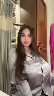 em1lina - ok guys I will be taking a shower to later come and answer all ur