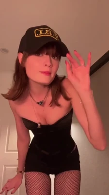 caitlinerinoneill - Spreading my ass cheeks wide for you 🤭 What’s your next move?