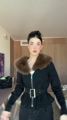 charlidamelio - I’m feeling ver naughty today! 💋