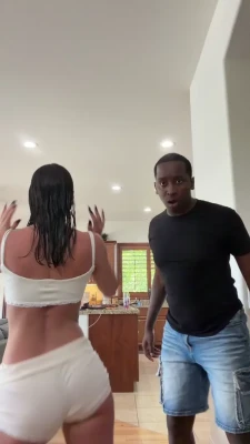 charlidamelio - J'aime beaucoup la sensation quand je fais cela avec ma