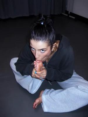 charlidamelio - Check your DM‘s, I was a real filthy slut while I was in New York.