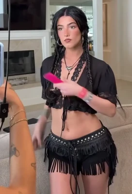 charlidamelio - Kiss my asshole :)