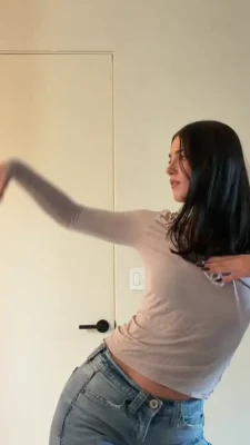 charlidamelio - Should i size up?