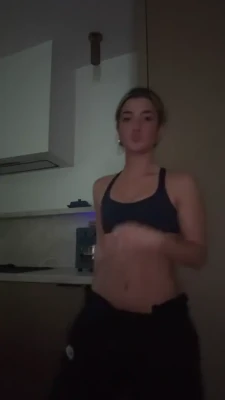 charlidamelio - Mon ami ne me laisse pas aller à la gym avec cette tenue, je ne vois