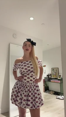 charlidamelio - staying inside tonight, lets play 👅