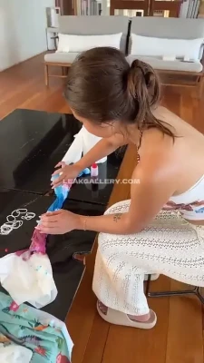 sophieraiin - Sequence of photos I love... sucking those delicious feet 😈👣