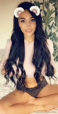 fifigirl9 - An updated tour of my gorgeous garden with my perfect red toes. 🌱