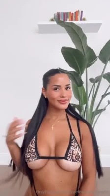 katyaelisehenry - Buns 🍑