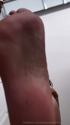 katyaelisehenry - Have you ever gotten a tit fuck by tits this big? 😈