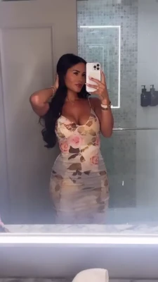katyaelisehenry - Who wants one?