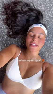 katyaelisehenry - Playing with my dildo :)