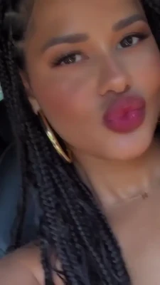katyaelisehenry - Driving today  Dirigindo hoje