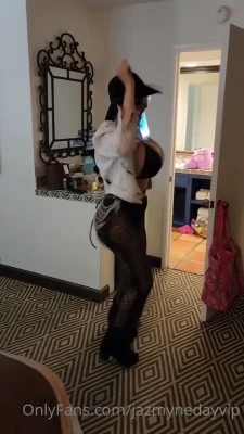 jazmyneday_free - Would you 🍆 this horny mama?  I'm in position ready 😈 part 1