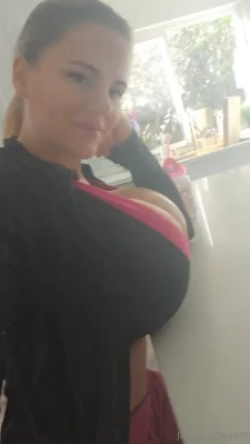 jazmyneday_free - Breakfast is served