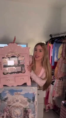 hannapunzel - Is bisexual training something you would like to be pushed into? 😏