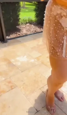 jenni-neidhart - Who loves booty spreads? 🍑