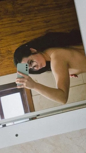 helena_leaog