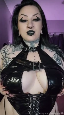 xohmygoth - Do you think of me through the day? X