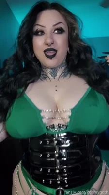 xohmygoth - Good Morning Curves 😉