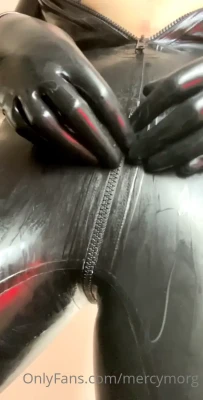 mercymorgbigtitsgoth - Unwrap me bby 😘😇