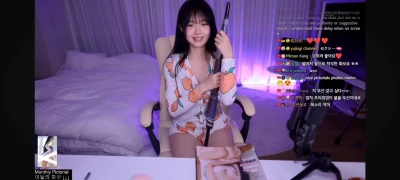 momorina - Can someone buy me food please🥺🥺