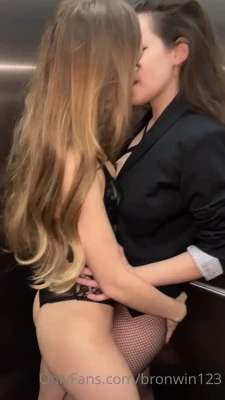bronwinaurora - POV I m giving you a sexy little lap dance - swishing my hips and
