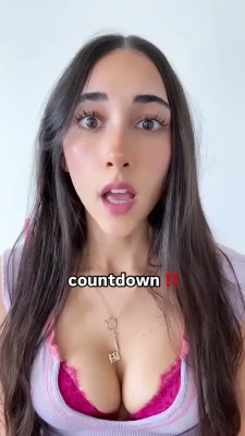 izzygreen - Flashing you my pussies in the dressing room made me feel so naughty