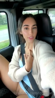 izzygreen - Dancing after the shower is a good way to start the morning 😜