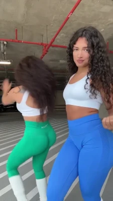 melimtx - Who wants to chat? I have a little freee time and I wanna be naughty