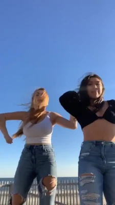 marinabrooks - Come and smell my toes while I tickle your nipples 😍😍😍