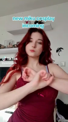 pastelmiilk - 2 posts in 1 day 😻   Who loves me ✨  Tips show me you love me