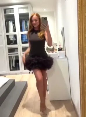 ilonaaln - pov: you’re super tall so i have to stand on my tippy toes to reach
