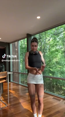 queenkalinxxx - Hangovers are for 24hours of naughtiness who agrees