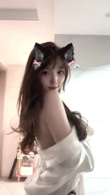 77_sunnyyy - who wants to eat my Waffle?