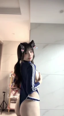 77_sunnyyy - I feel fat today. Tell me I’m pretty :)