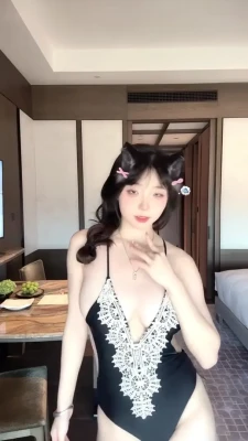 77_sunnyyy - An average over 50 year on a beach holiday in a bikini? Ok, maybe not.