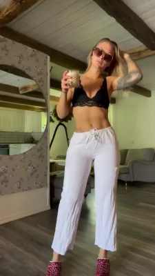 johannnajuhlin - Boobie Dance 💃