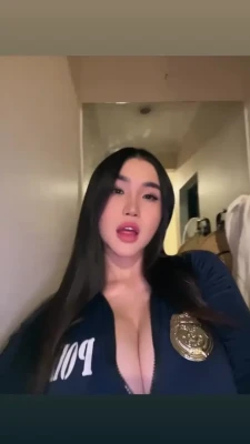 anastasyakh - I am going to cum. Check your DMs. -- Me voy a correr. Comprueba tus