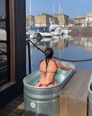 abcdefghijkleila_ - Just sent out a video in this top alot of bouncing boob and nipple